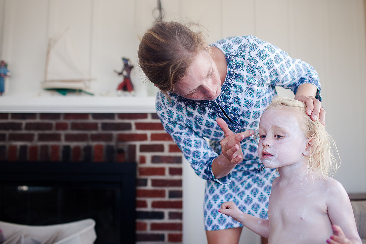 mom applying sunscreen to child