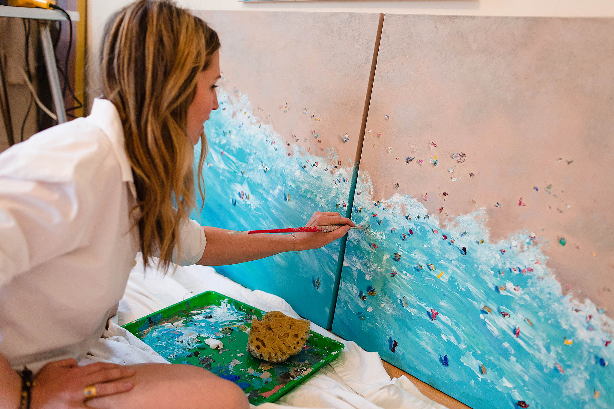 girl painting acrylic on canvas